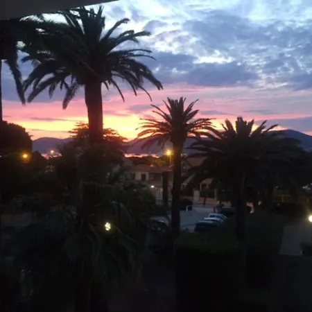 Un Panorama Sans Pareil A Tropez Apartament